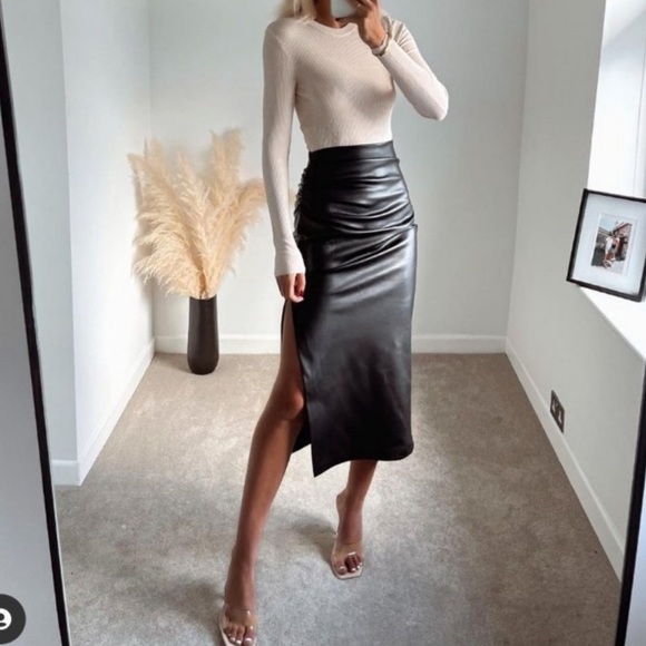 Zara Faux Leather Skirt - Picture 2 of 16